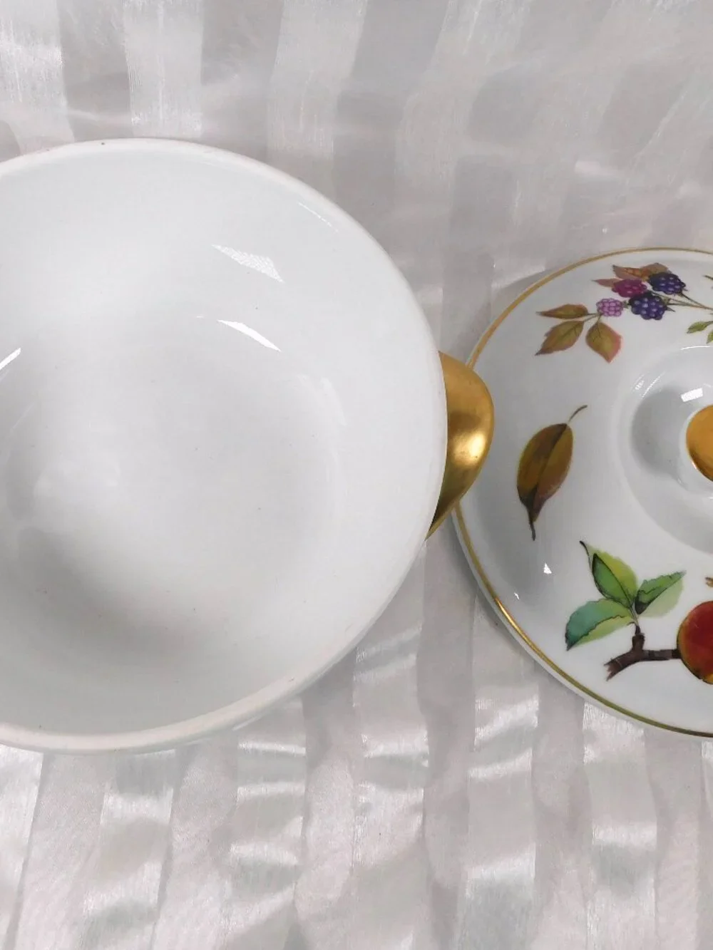 Royal Worcester Round Entrée Dish and Lid in Eversham Gold # 26292